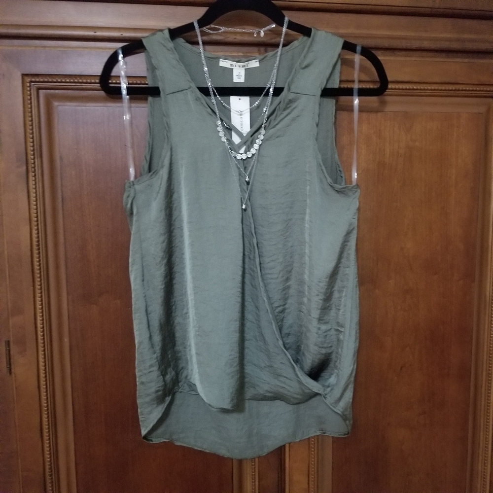 Francesca's- Boho style crisscross sleeveless blou